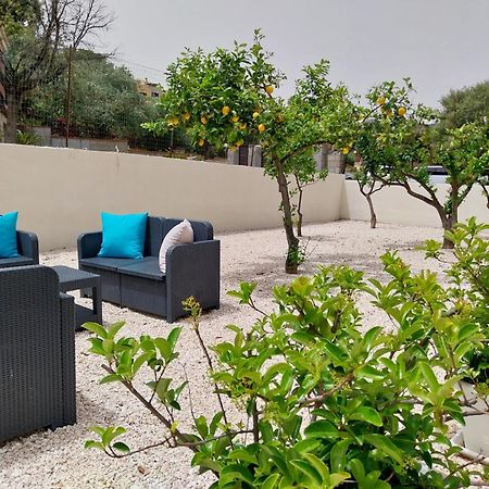 Mivida "Le Stanze Di Ada" Bed & Breakfast San Teodoro  Exterior photo