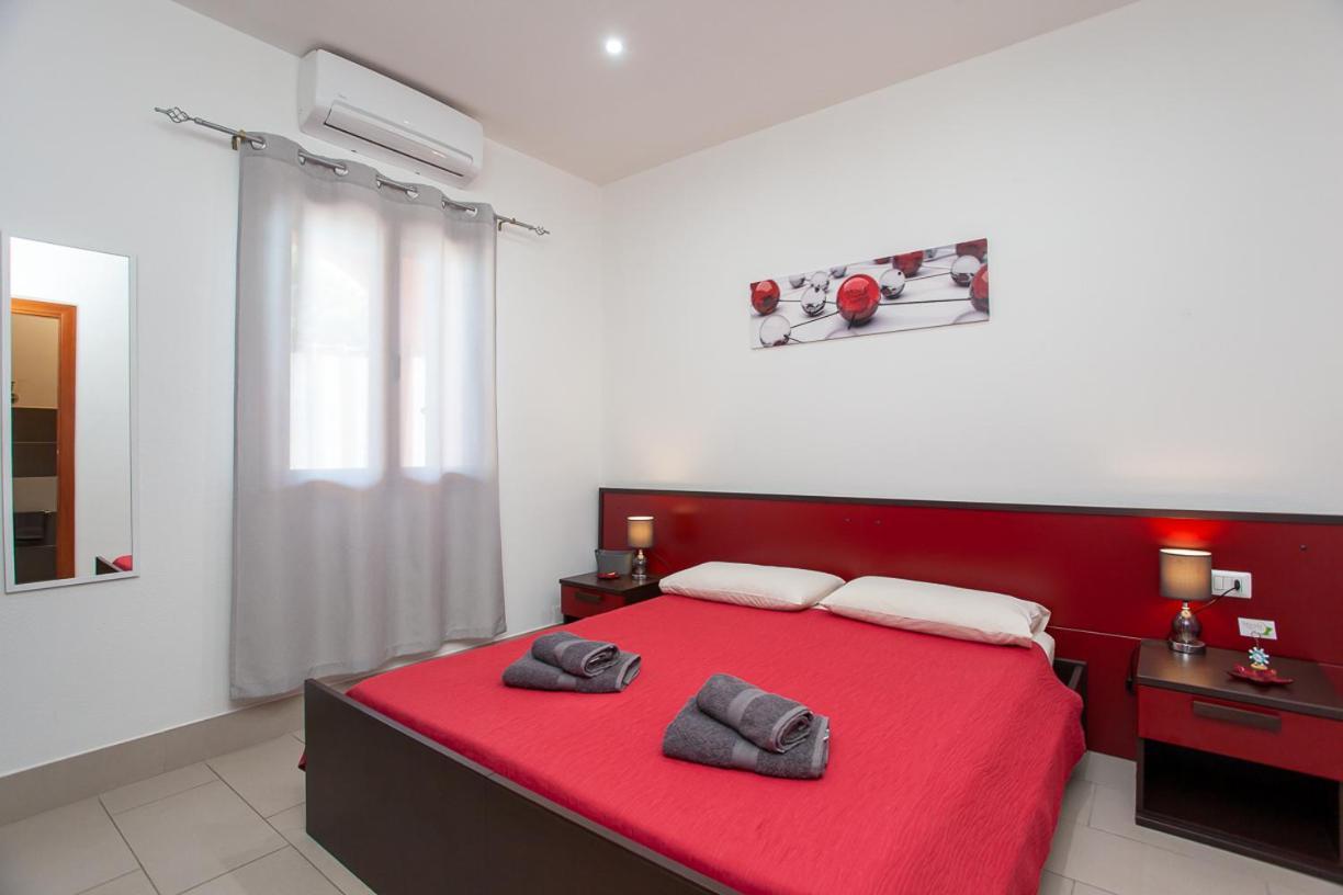 Mivida "Le Stanze Di Ada" Bed & Breakfast San Teodoro  Exterior photo